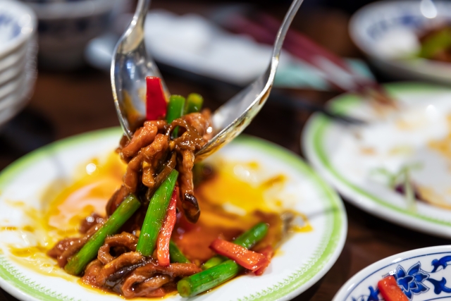 中国語で「おいしい」「まずい」は何と言う？　食事をするときのいろいろな味や食感の表現。（発音付き）